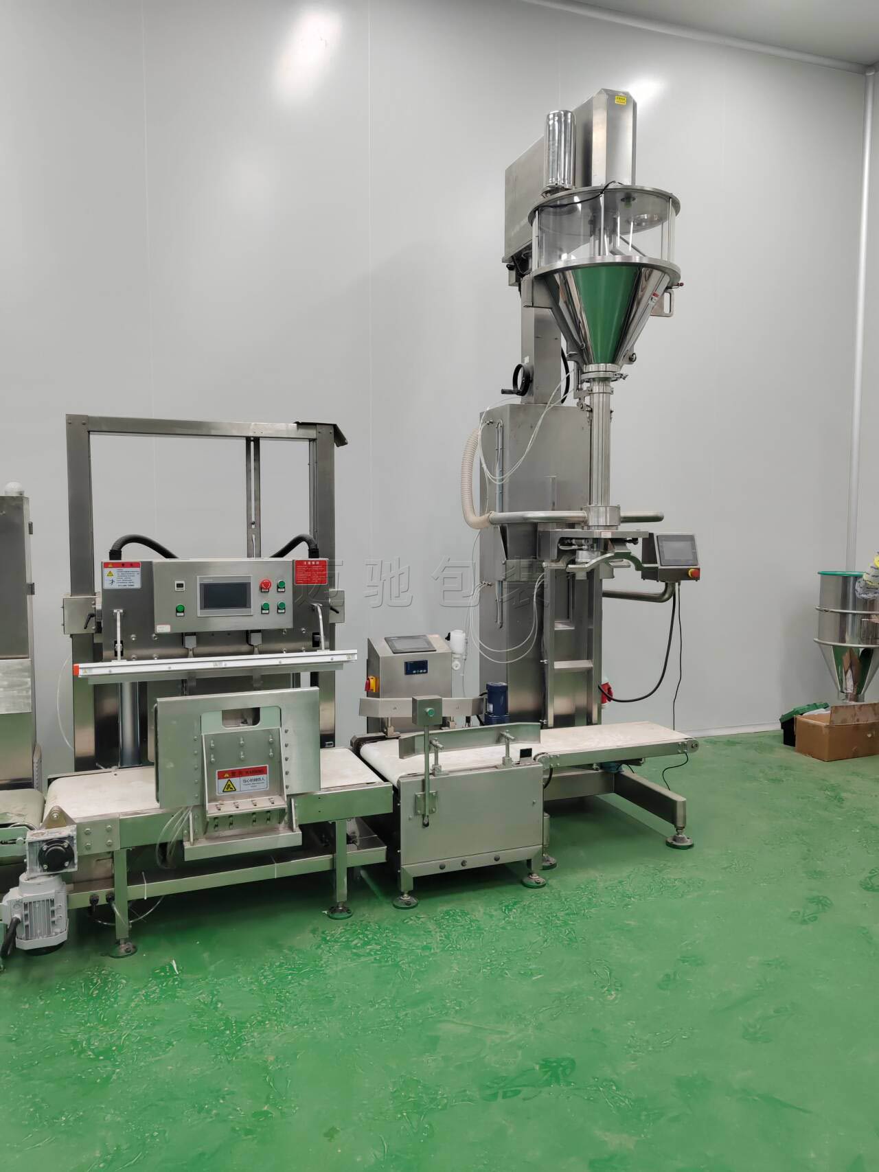 原料藥 25 公斤包裝機與紙板桶包裝機賦能醫(yī)藥生產