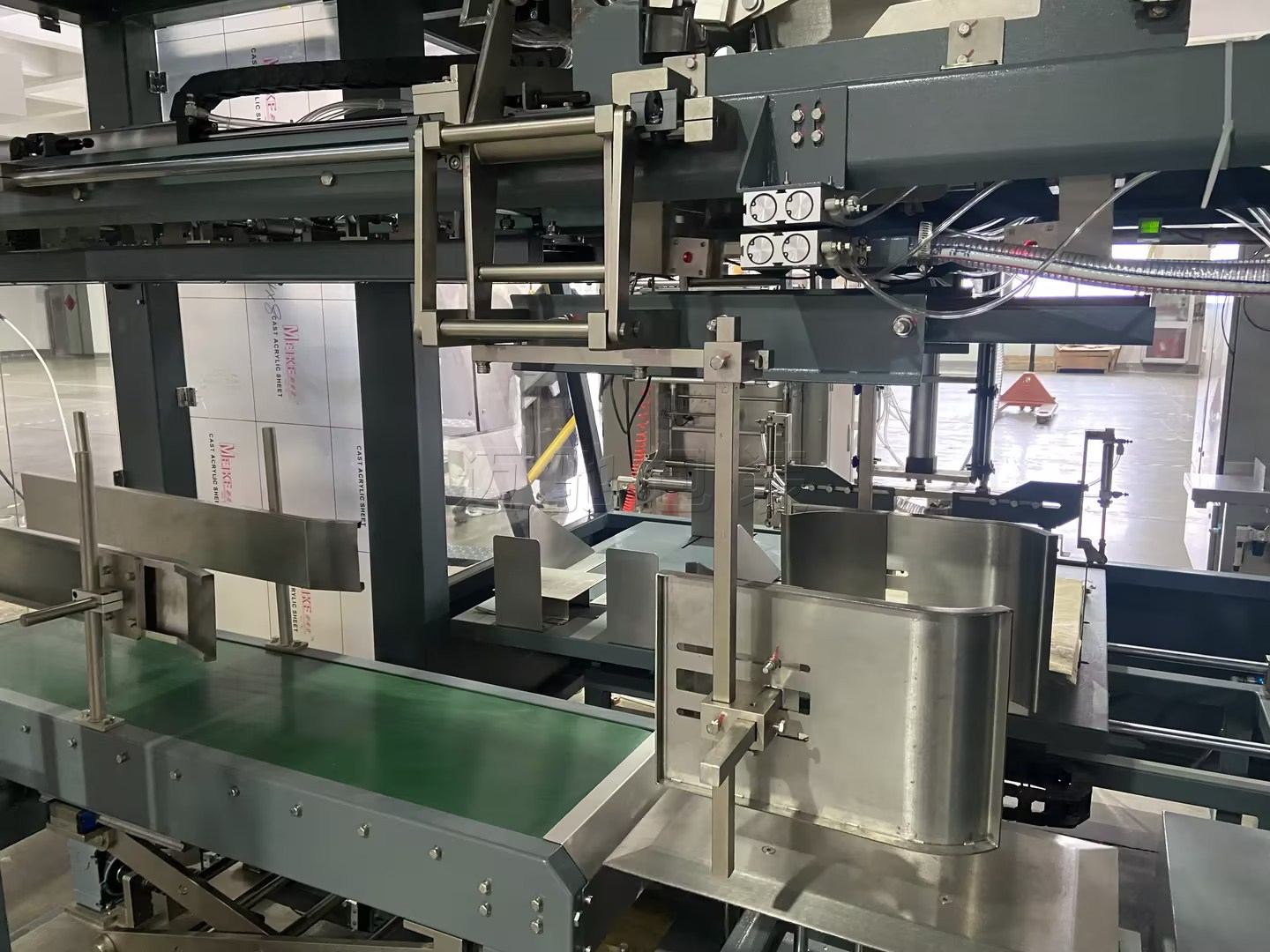 原料藥包裝機(jī)自動(dòng)化革新，助力制藥行業(yè)高效合規(guī)生產(chǎn)